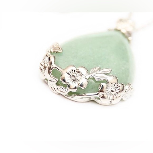 Teardrop Crystal/Stone Pendant with Floral Design - Picture 4 of 4